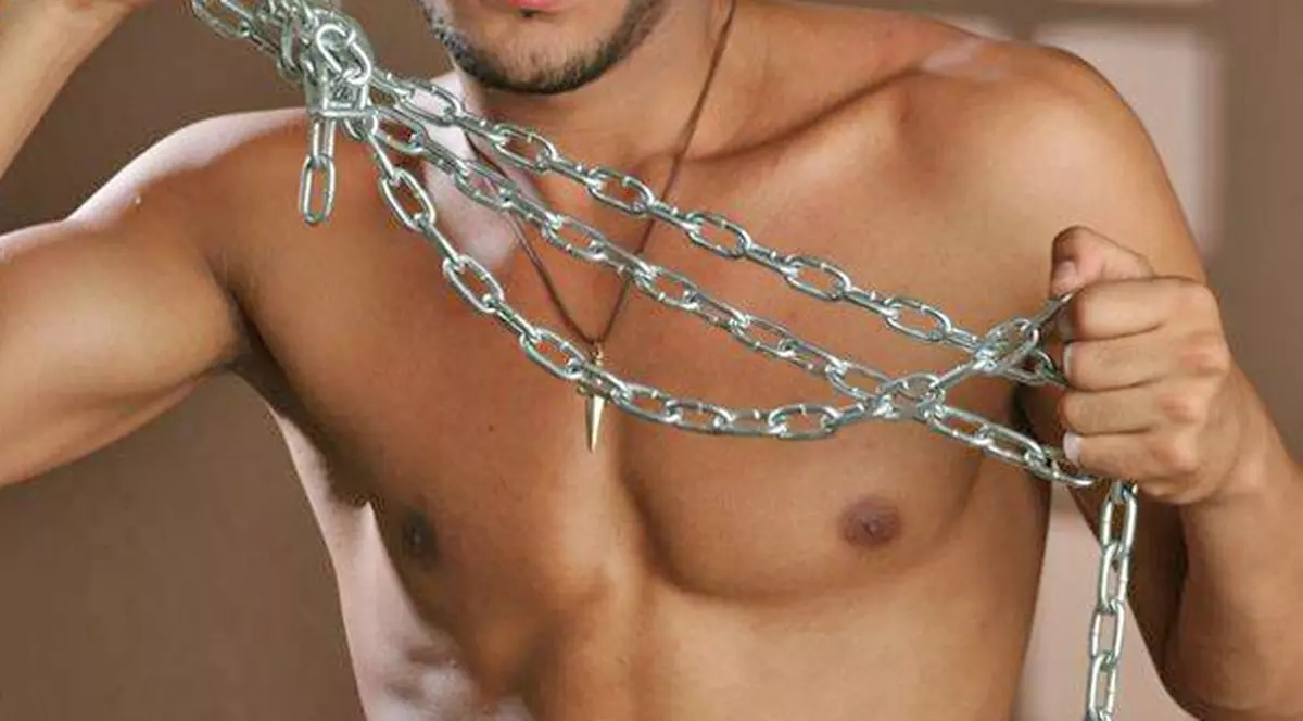 E român, dar se dă spaniol şi lucrează ca gigolo în Irlanda: "Fac 5.000 de euro pe lună"