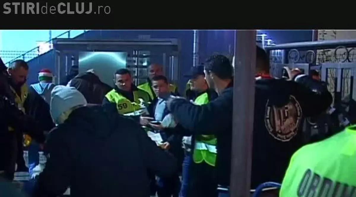 Securitate maximă la Cluj! Suporterii dinamovişti, dezbrăcaţi şi descălţaţi la intrarea pe stadion