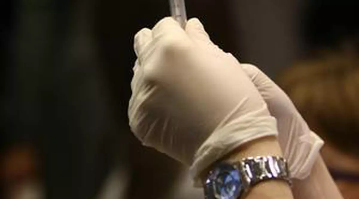 Doar 70.000 de românce s-au vaccinat în trei ani împotriva virusului HPV