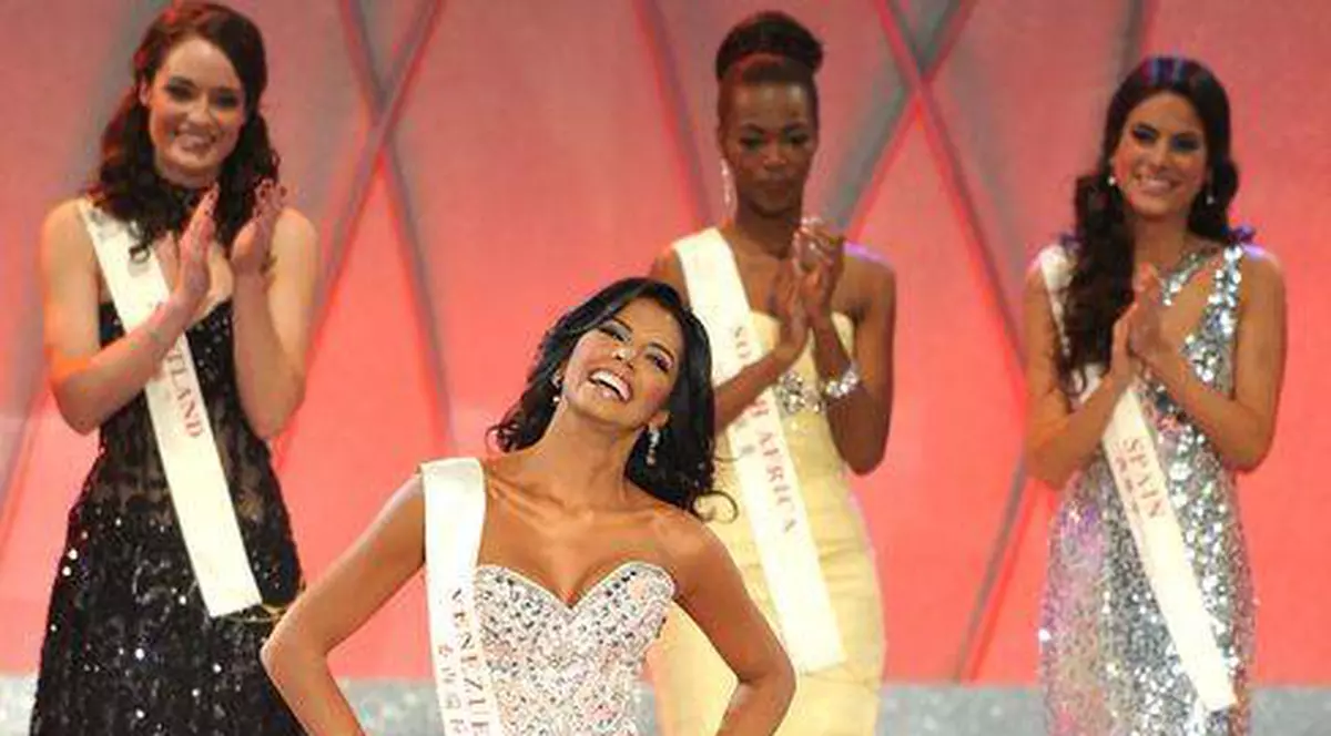 Miss Universe, cu frică de Dumnezeu: e orfană, a studiat la mănăstire şi dorea să devină călugăriţă