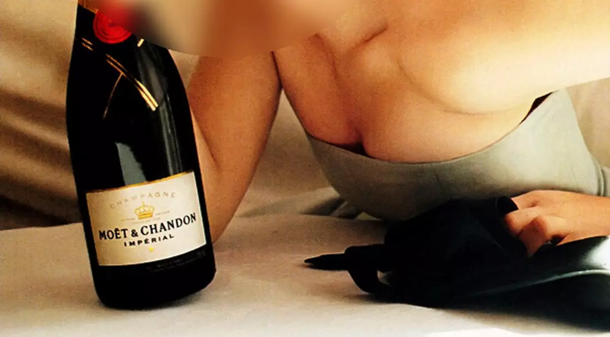 O super actriță nu se mai dezlipește de sticla de șampanie! Vezi despre cine este vorba | FOTO 