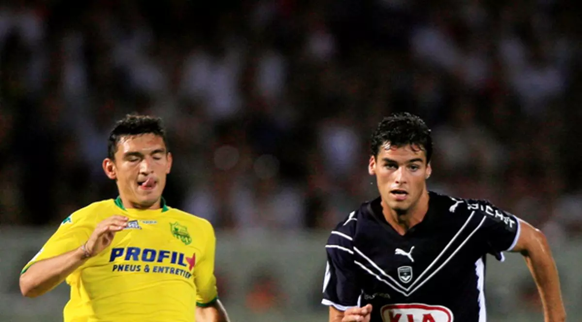 Claudiu Keşeru, atacantul lui Angers, îl «urechează» pe Adrian Mutu, atacantul Cesenei