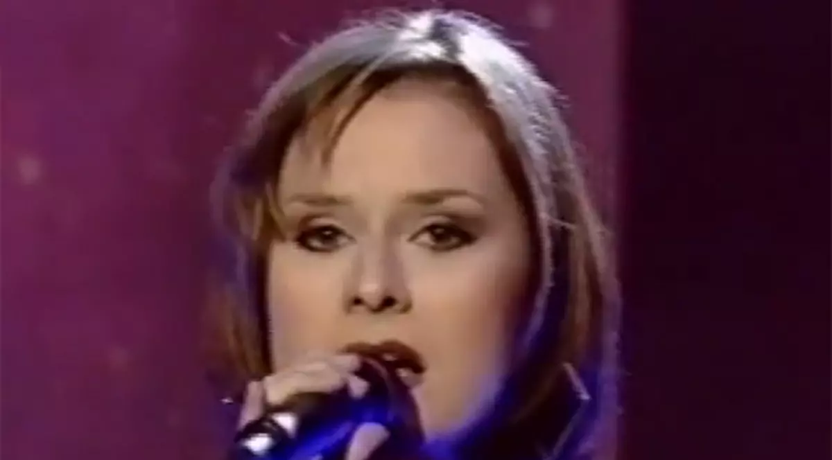 O nouă TRAGEDIE loveşte muzica românească: Mălina Olinescu s-a sinucis