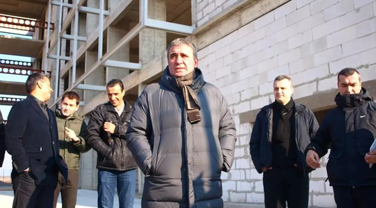 Academia de fotbal a lui Gheorghe Hagi, afectată de criză | FOTO