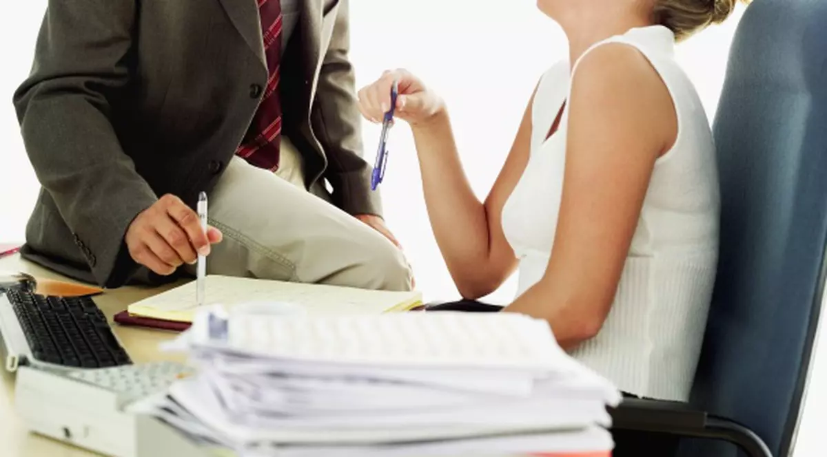 Angajatul român este bârfitor şi suferă de şefie 