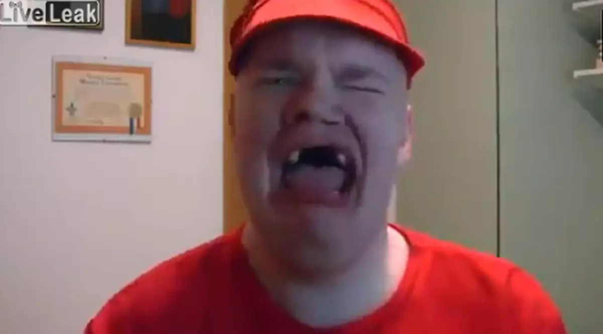 El a fost declarat "Idiotul zilei" pe internet | VIDEO