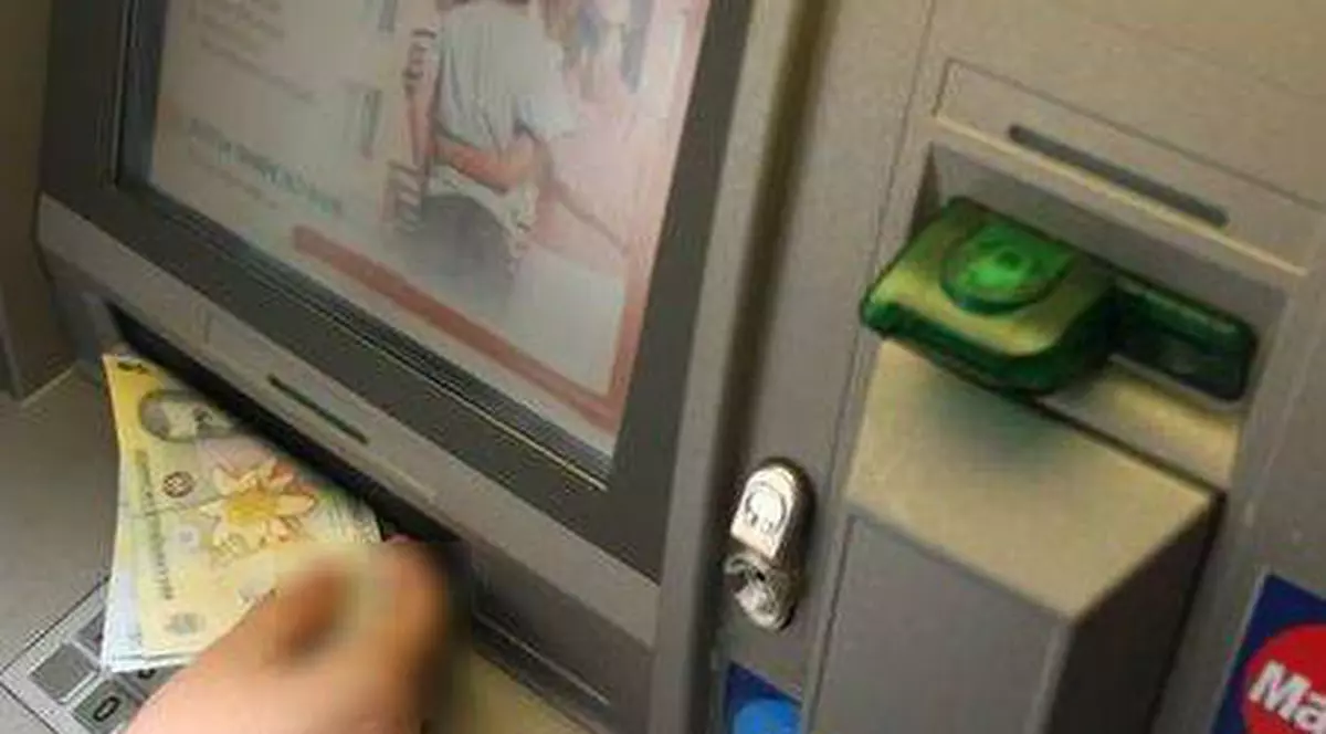 Alertă fără precedent în bănci. VISA și MASTERCARD alertează posesorii de carduri