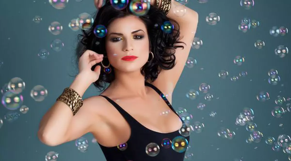 Ellie White cântă pentru 10.000 de euro în noaptea de Revelion