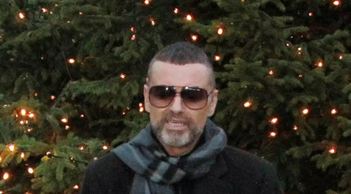 Primele fotografii cu George Michael de când a ieșit din spital! FOTO