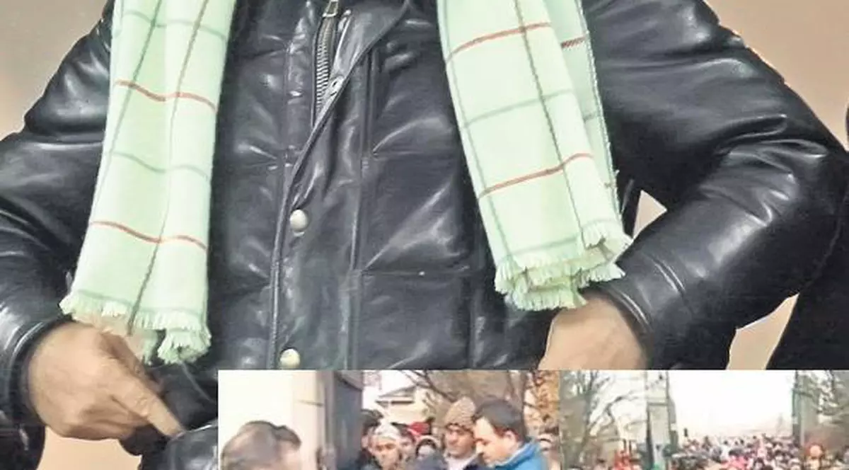 Gigi, câţi bani le dai anul ăsta colindătorilor?