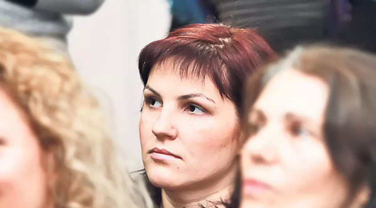 Reporterul Roxana Amzăr își amintește cum a primit un spătar de scaun în cap!