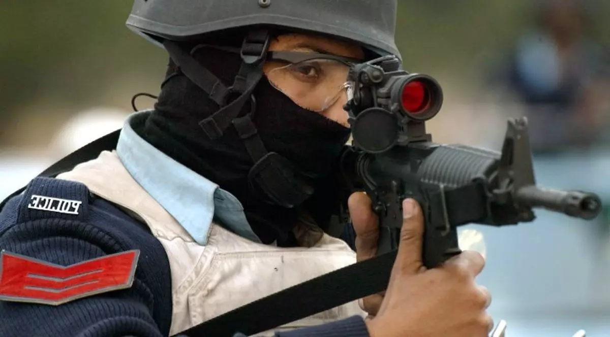 Laser, frate! Poliţiştii testează o armă cu laser împotriva infractorilor 