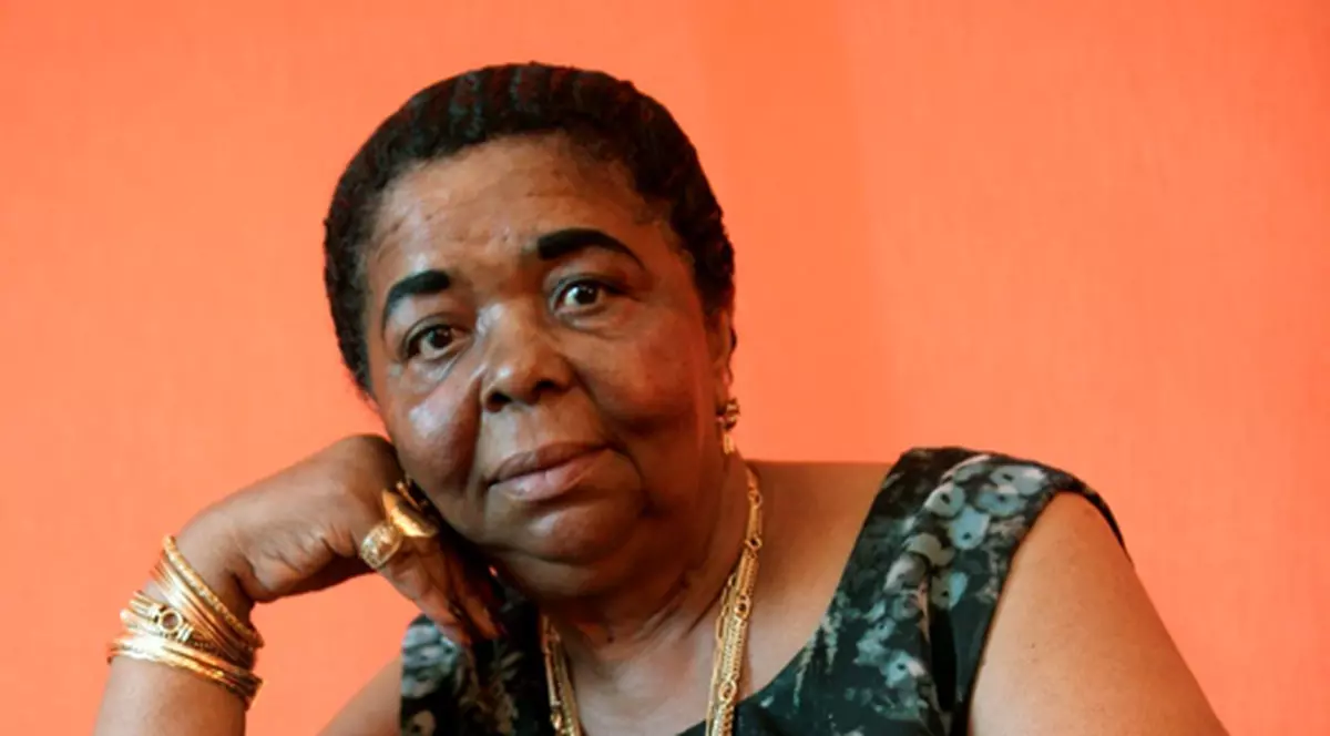 Cesaria Evora | Iată povestea brichetei de care nu s-a despărţi 20 de ani!