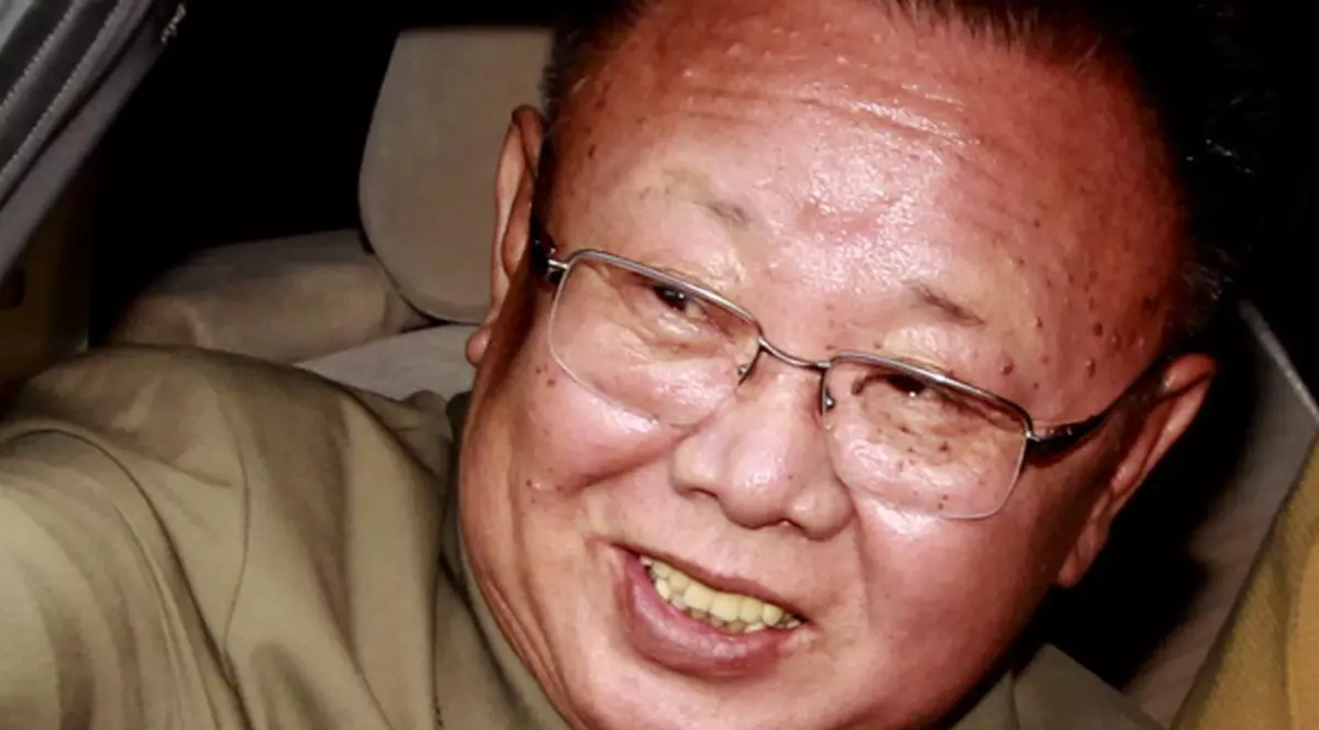 Kim Jong-il: controla vremea, nu defeca şi alte ciudăţenii despre defunctul lider nord-coreean
