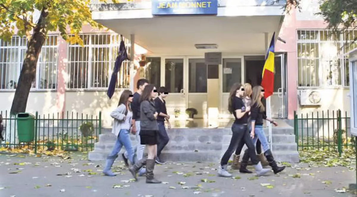 Două eleve de la ”Jean Monnet” au fost prinse la furat într-un club