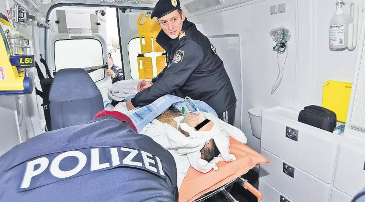 Părinții lui Codruţ Oprea, poliţistul băgat în comă de «Danezu'» acum 15 luni, la Târgoviște, lansează o ipoteză-șoc! A fost agentul bătut de medici?