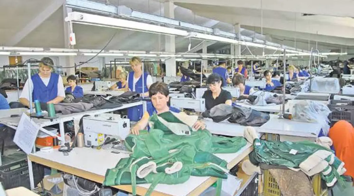 Iată câte zile libere vom avea anul viitor şi cine mai munceşte mâine