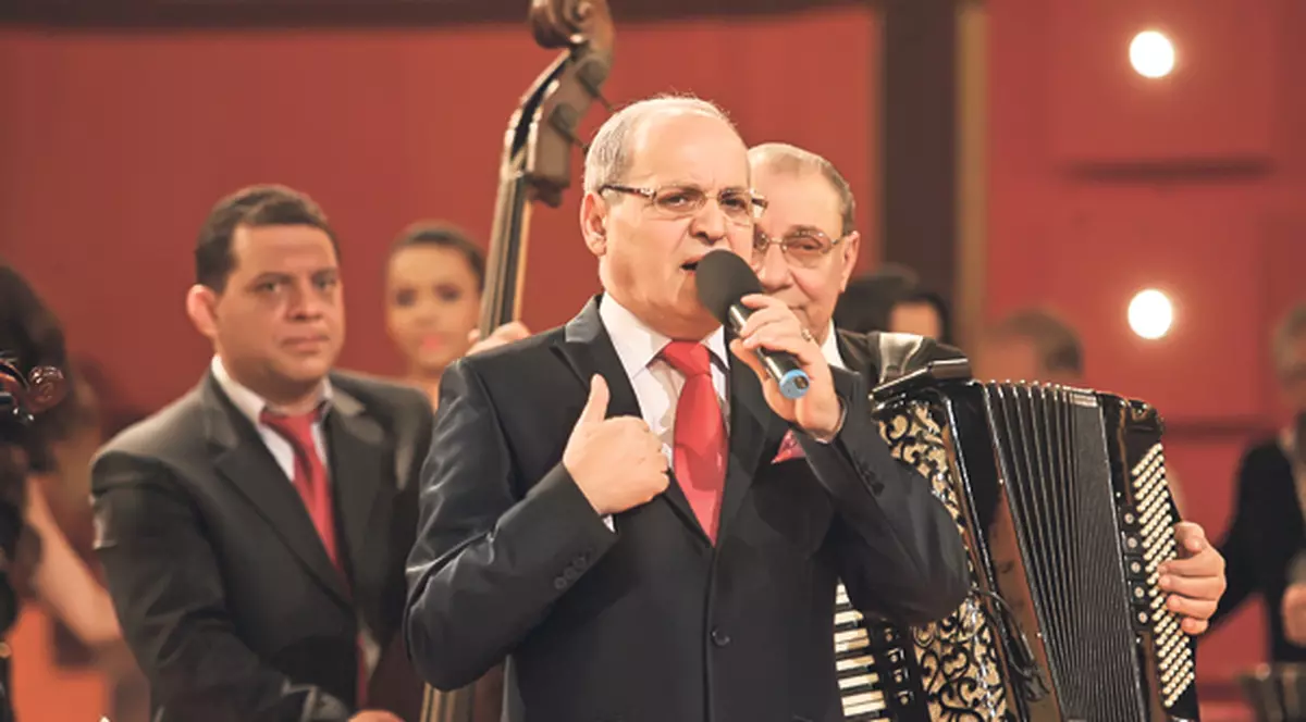 Nelu Ploieşteanu îi cânta la petreceri lui Nicu Ceauşescu: «Îmi dădea să beau whisky d-ăla bun»