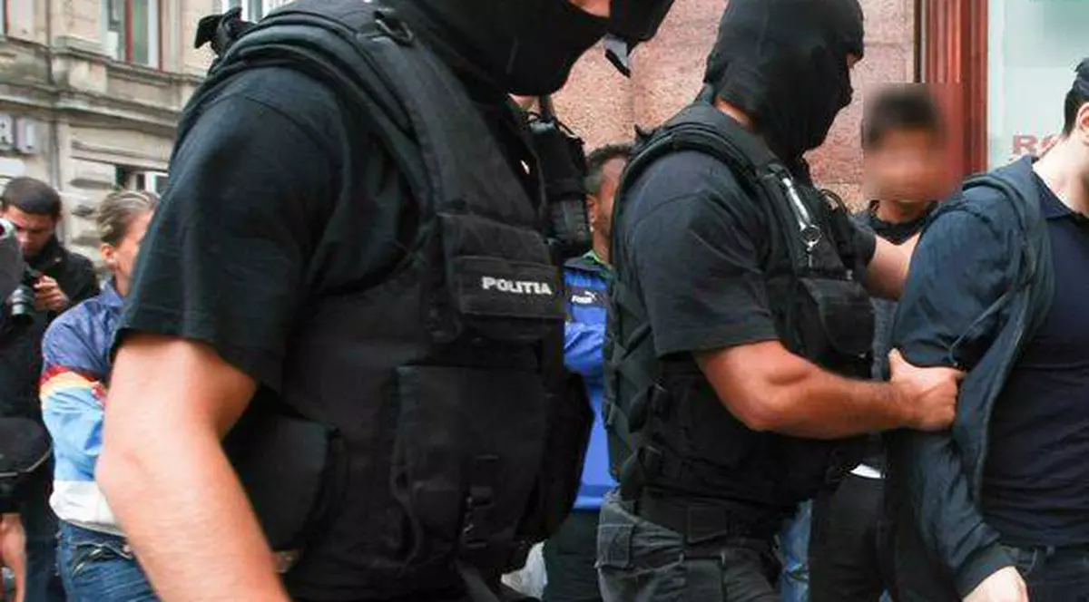 Pariori, tâlhăriți de falși polițiști