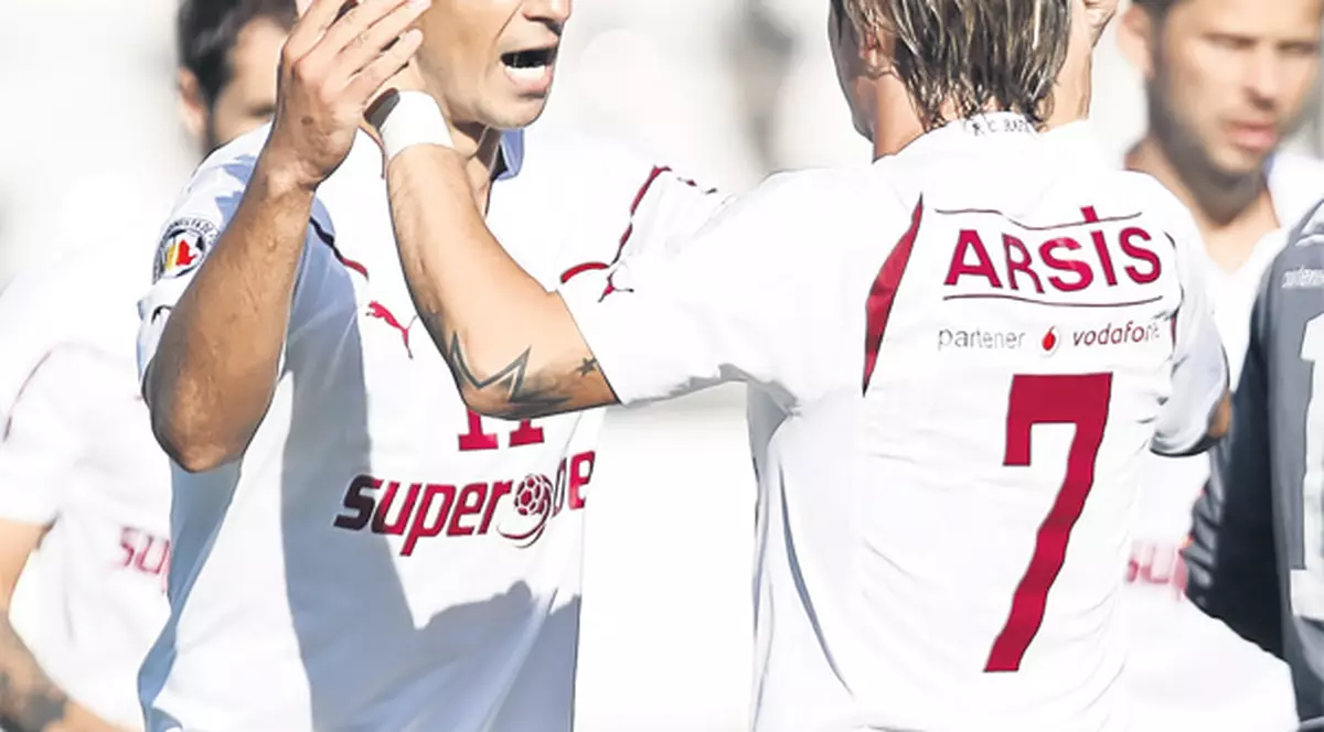 Rapidiştii au ajuns în semifinalele Cupei, 2-0 cu Pandurii, dar cu preţul tensiunii din teren