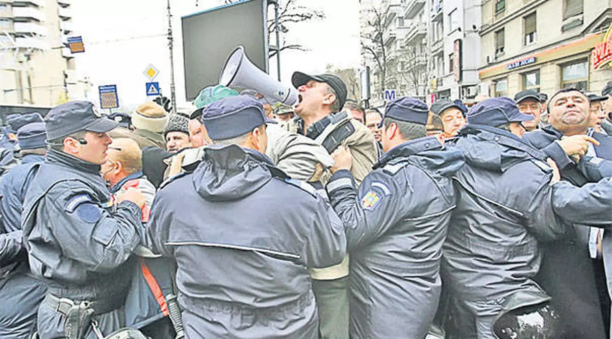 Certificate de revoluționari acordate ilegal. Secretarul de stat Adrian Sanda a fost dus la audieri