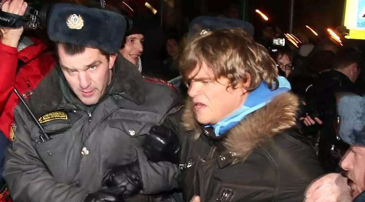 Proteste anti-Putin și la Paris! Vezi ce au scandat oamenii împotriva premierului rus