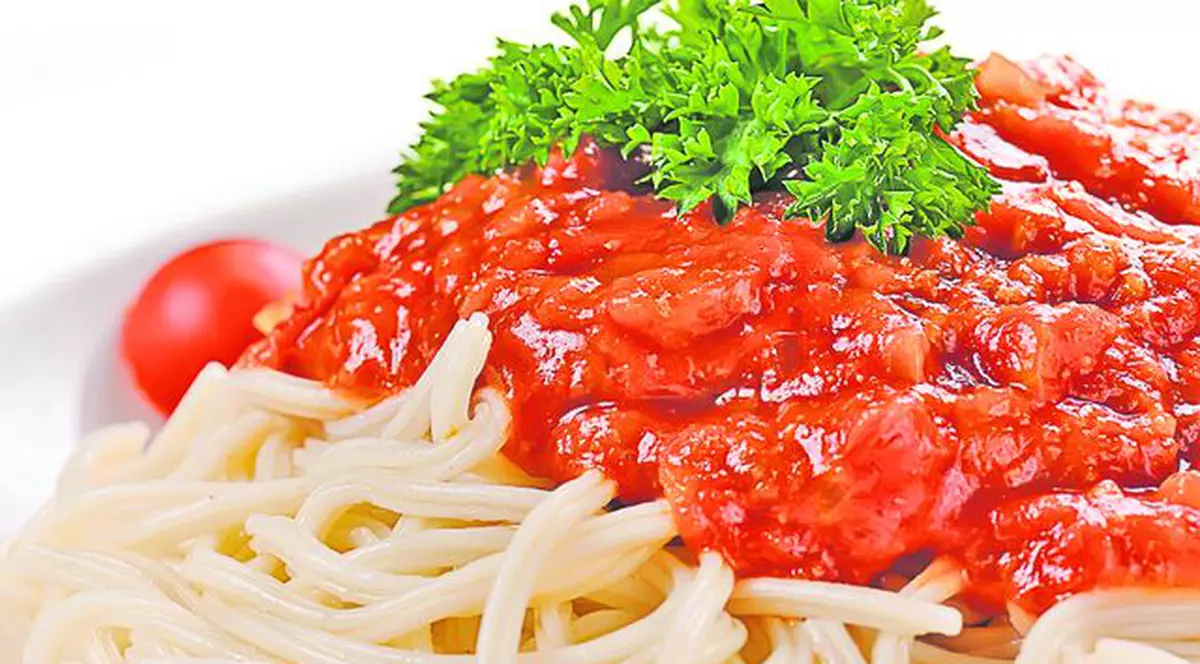 O reţetă pe zi / Spaghete cu roşii