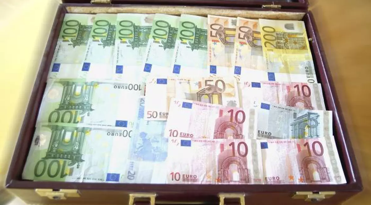Emigranţii români trimit din ce în ce mai puţini bani în ţară