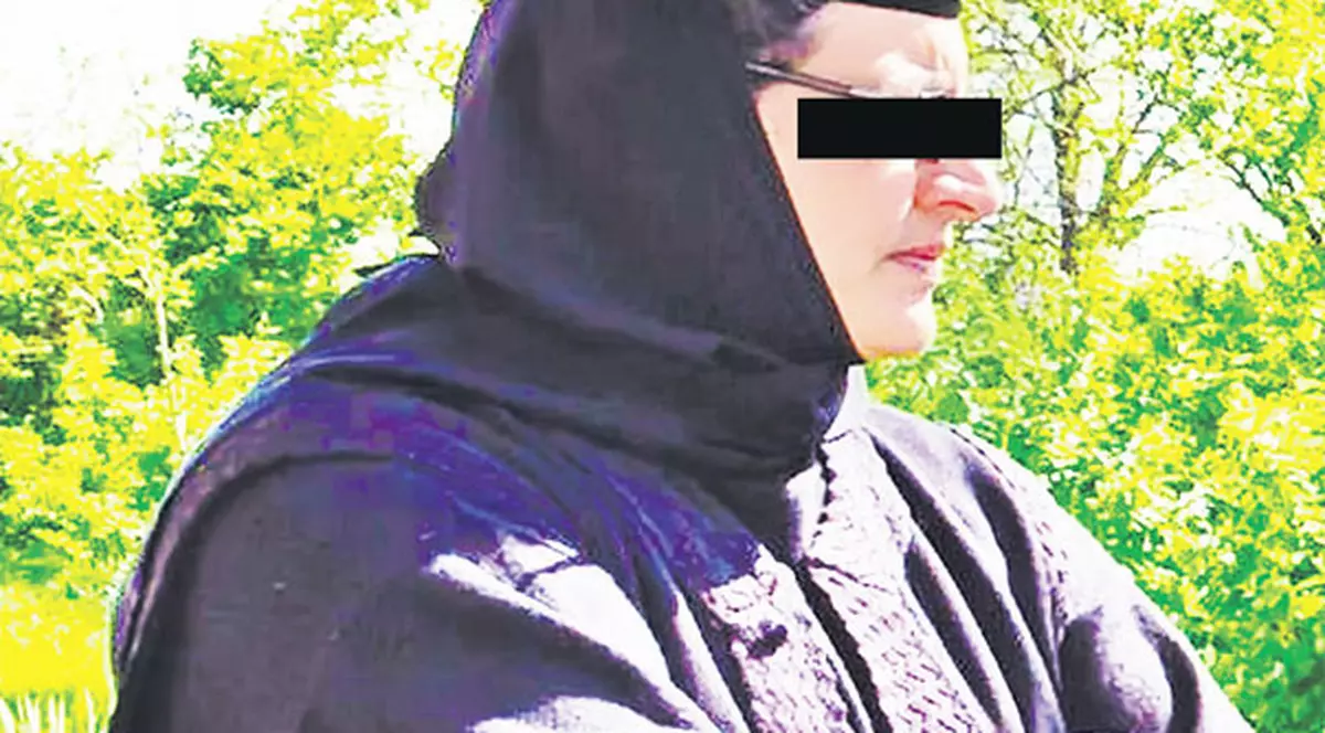 Fosta stareţă este din nou lângă gemenele ei