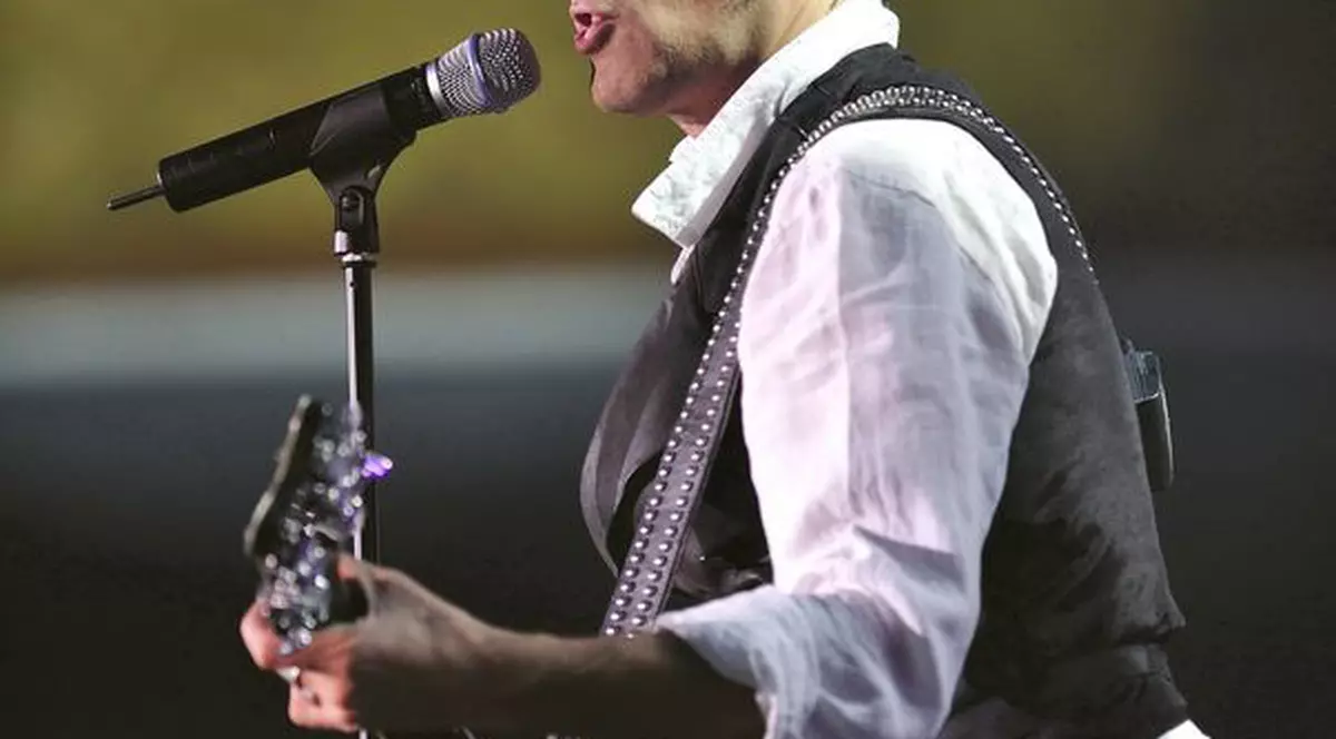 Ştefan Bănică Jr. critică vedetele de carton | VIDEO