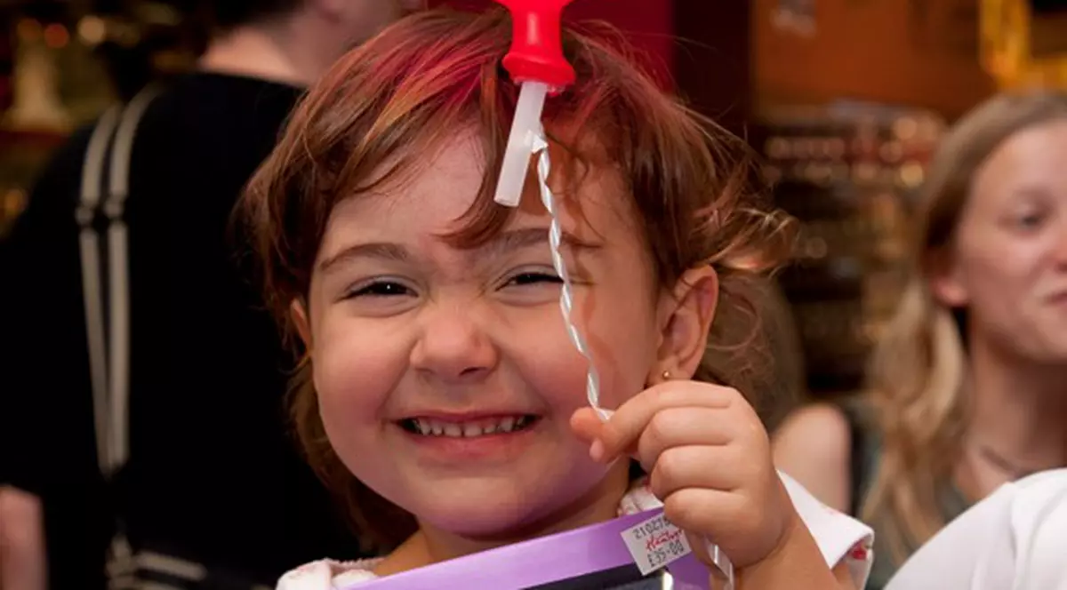 Vă puteţi imagina? Oamenii cer păpuşi Kate Middleton gravidă