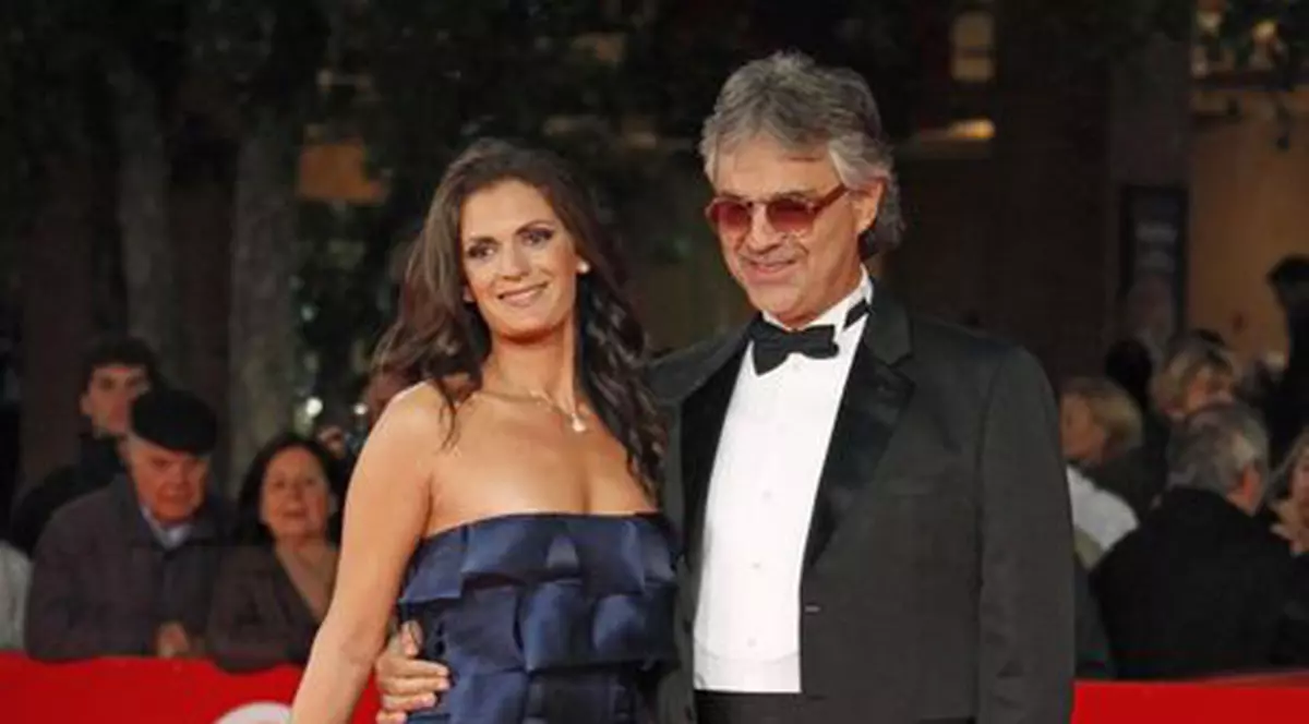 Ce iubită frumoasă are Andrea Bocelli! | Foto