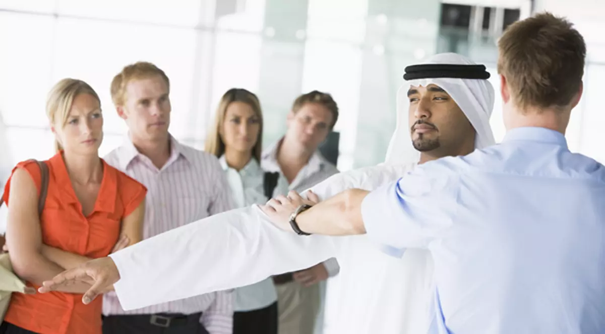 Colabora cu Al-Qaeda, aducând teroriști în România!