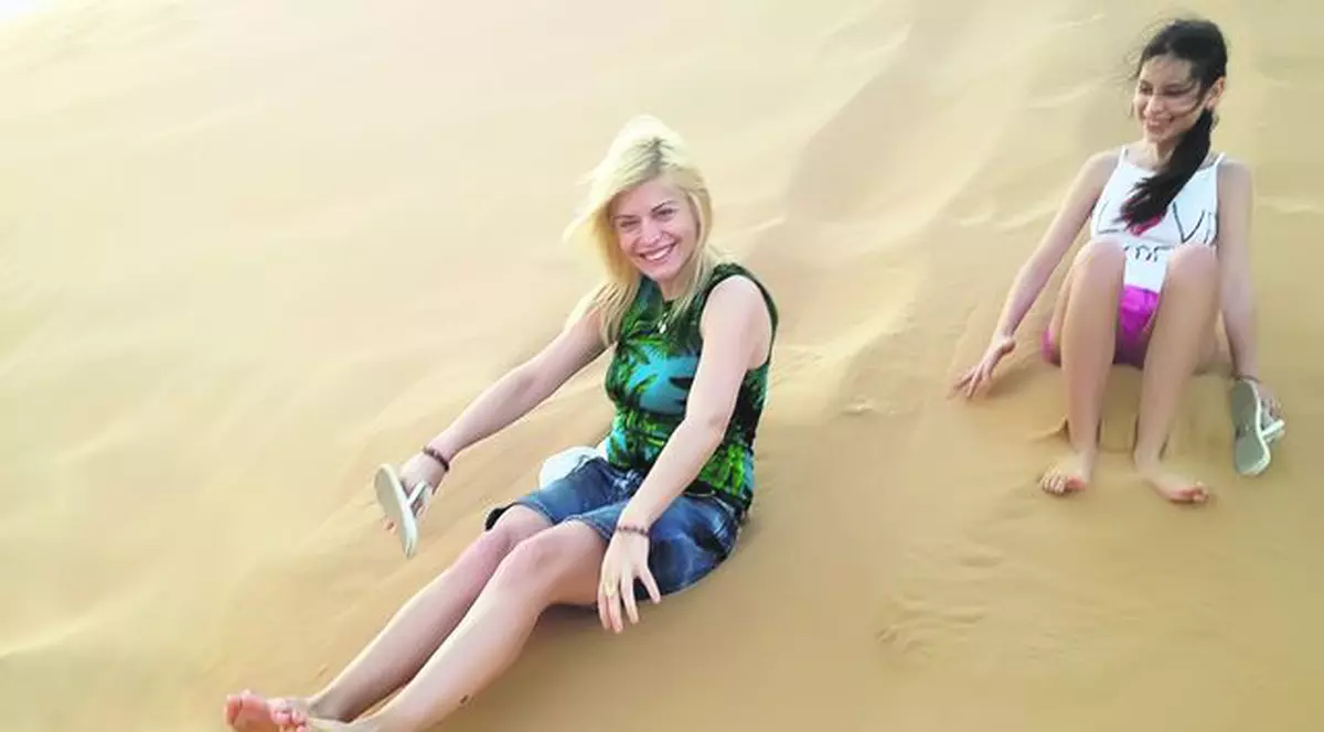 Loredana, vacanţă cu familia în Emiratele Arabe