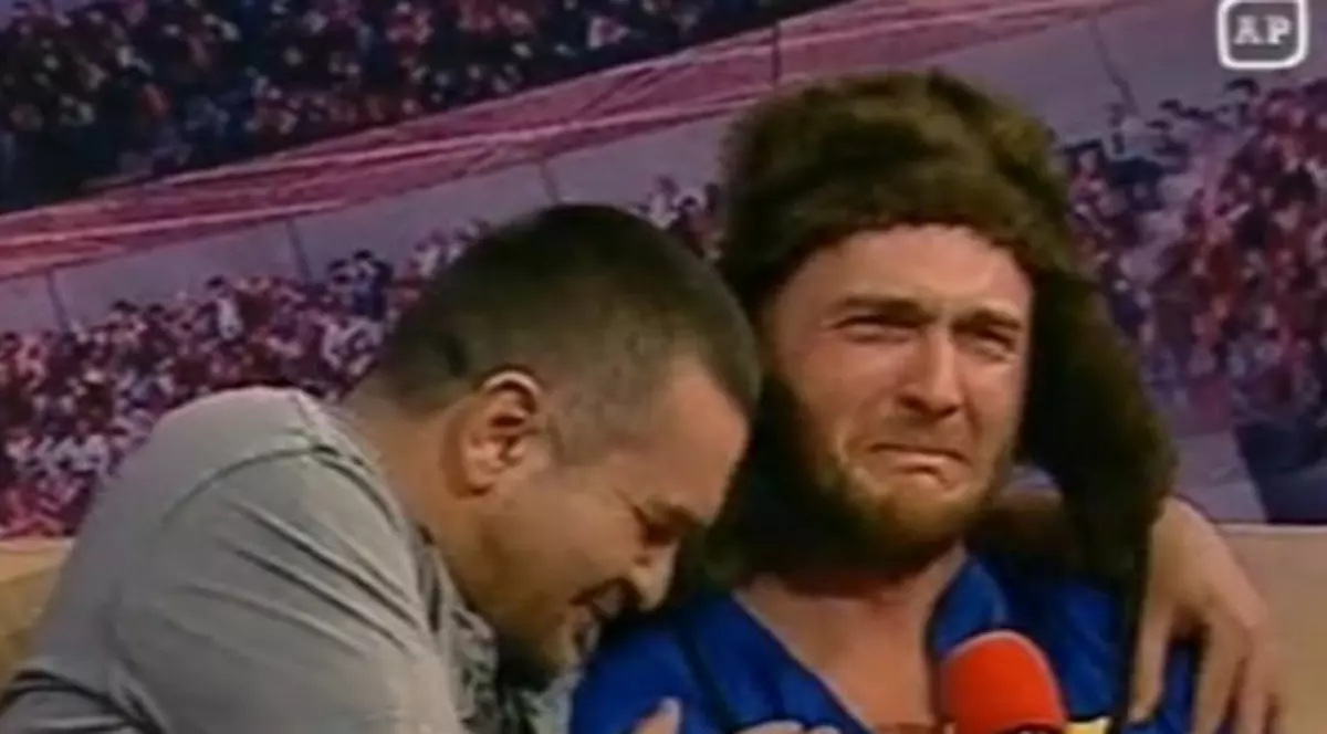 Un cunoscut actor de stand-up comedy şi-a cerut iertare în lacrimi de la Doroftei. Vezi pentru ce! FOTO