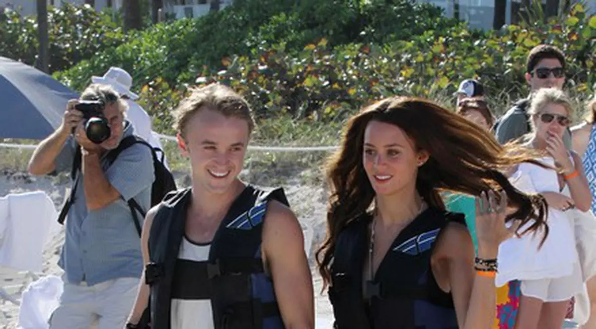 Draco Malfoy are o prietenă al naibii de SEXY! Harry Potter, nu ești gelos? FOTO