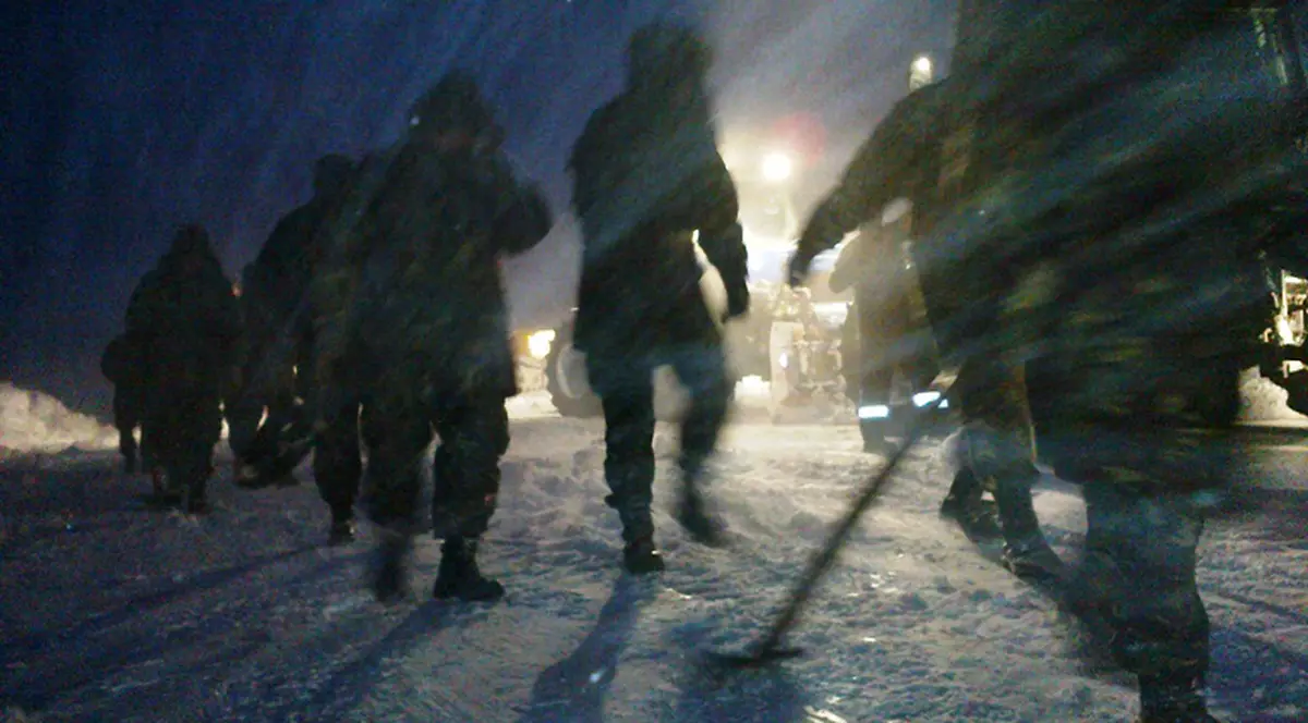 Poliţia de frontieră a adus ceai fierbinte pentru sinistraţii şi salvatorii de la Adunaţii Copăceni