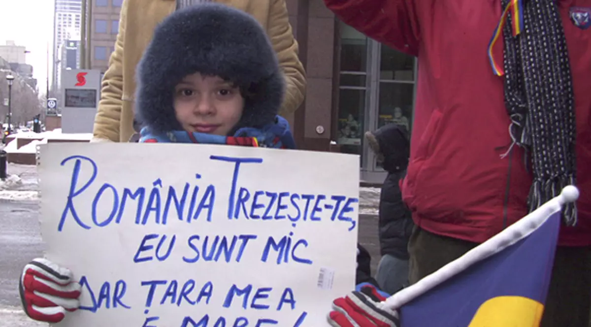 ÎNDUIOȘĂTOR! Un puști român din Canada, la protestul de la Montreal: ”România, trezeşte-te! Eu sunt mic, dar ţara mea e mare!"