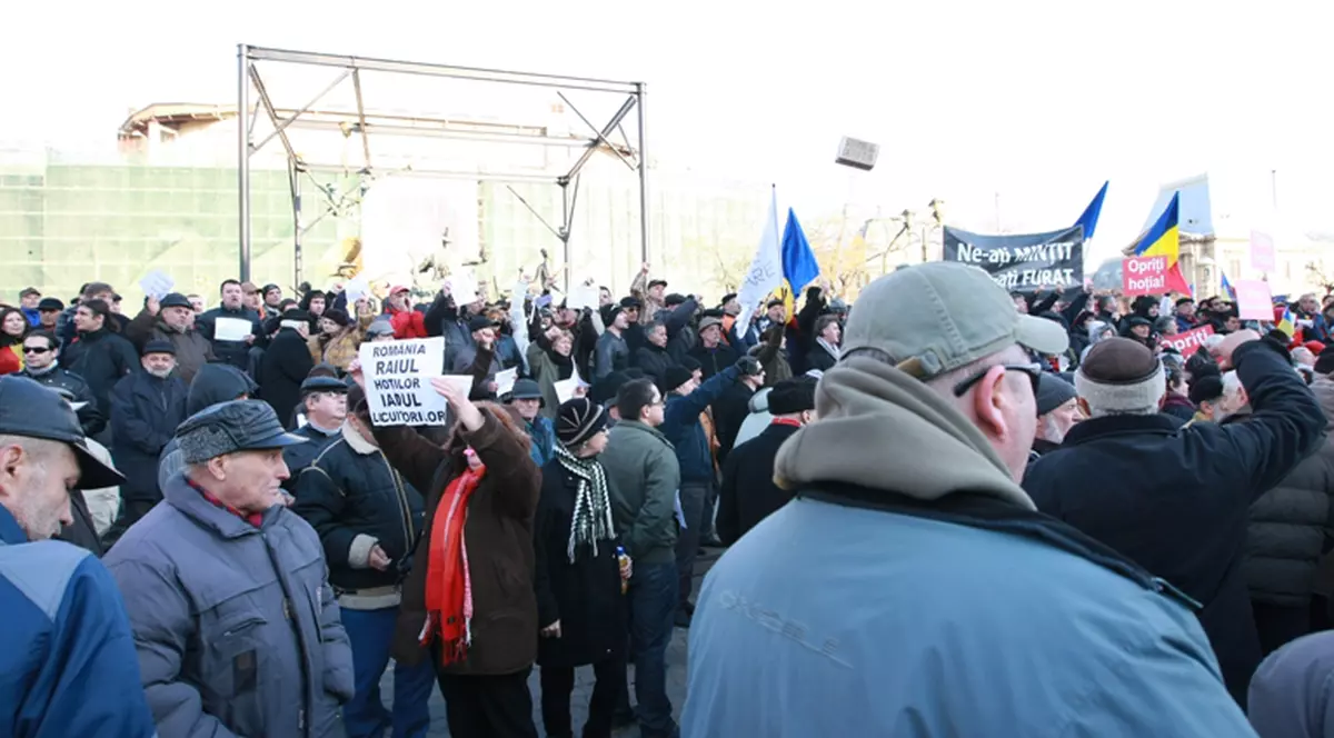 Presa internaţională: cele mai mari proteste de la venirea lui Băsescu la putere