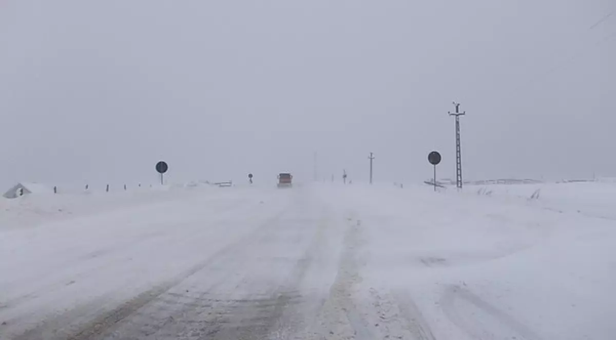 Jandarmii au plecat de la proteste, spre IADUL ALB, ca să salveze vieţi