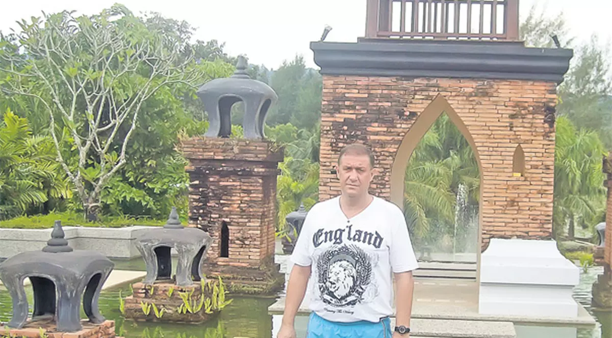 Fostul mare internațional Rodion Cămătaru îşi «trage» casă în Thailanda