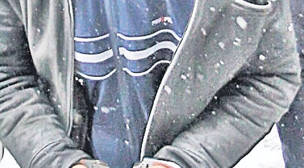 Acest monstru a batjocorit o fetiţă de 4 ani!