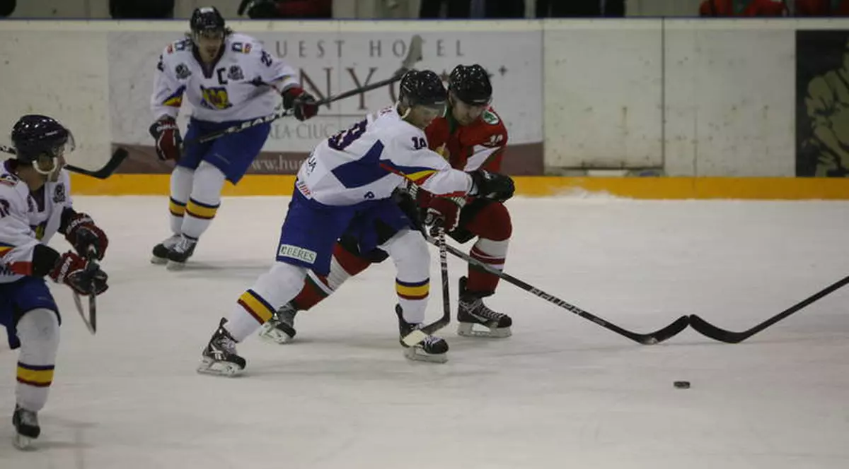 Jucătorii echipei naţionale de hochei a României care au cântat imnul Ungariei au fost premiaţi. Vezi cine a făcut asta!