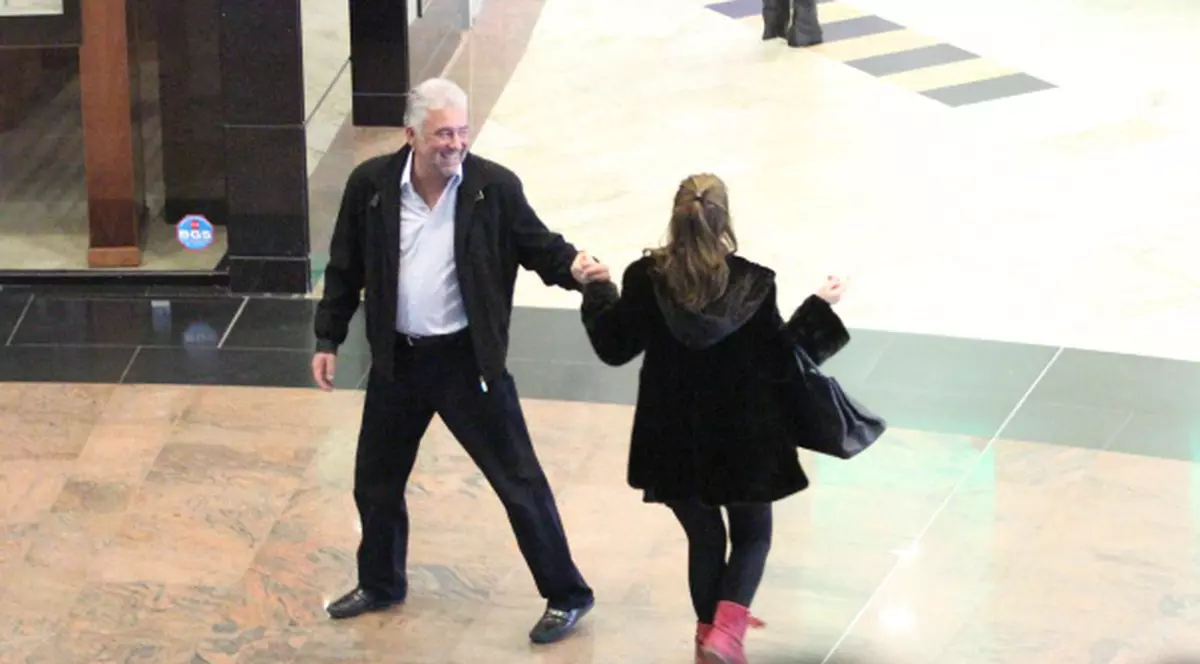 Videanu, de la spitalul de boli înfecţioase, la piruete făcute cu soţia la mall