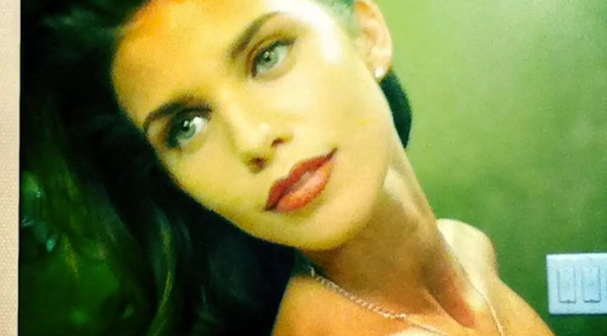 AnnaLynne McCord, blonda din 90210, şi-a arătat sfârcul pe Twitter 