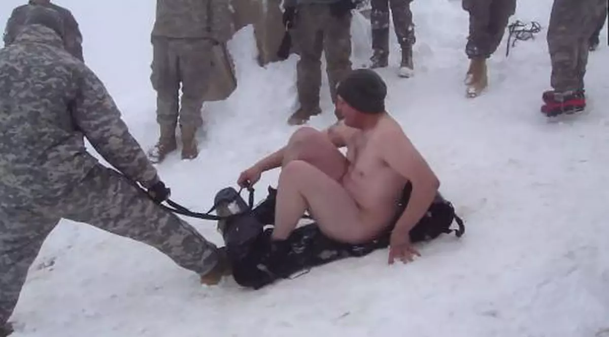 Ce fac soldații americani în Afganistan de plictiseală? Își dau chiloții jos și...! VIDEO