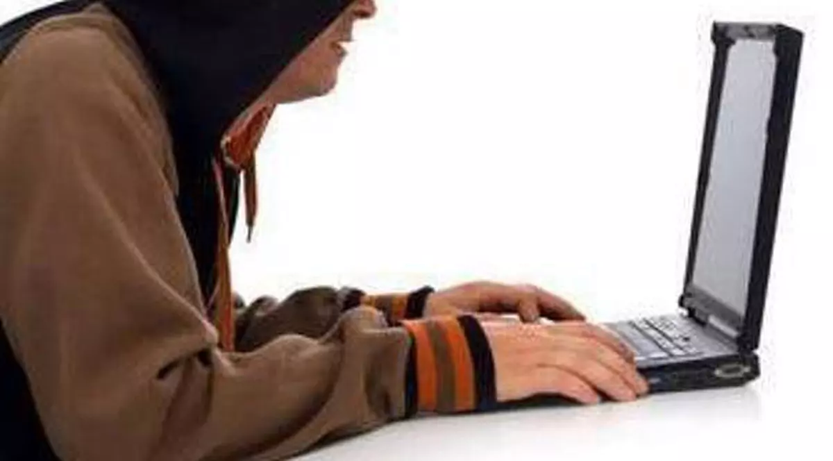 Românul cu 9 clase care a spart serverele NASA, condamnat cu suspendare