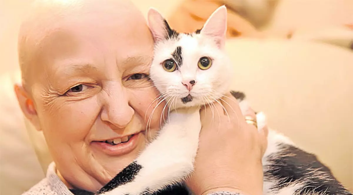 «Pisica m-a ajutat să descopăr că am cancer la sân»