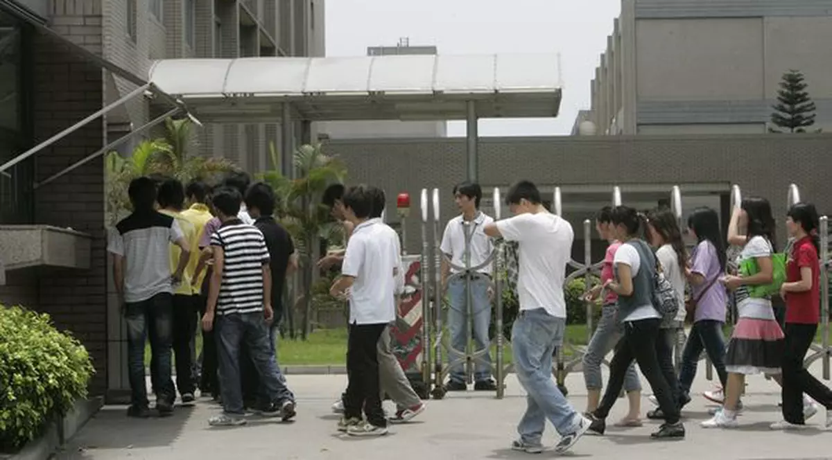 300 de angajați ai Microsoft din China amenință că se sinucid