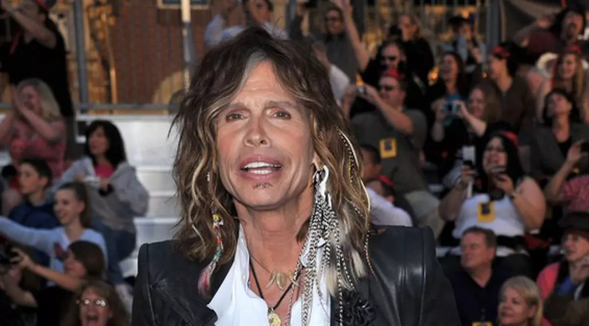 Se pregăteşte intens pentru nuntă! Steven Tyler şi-a sfinţit casa din Hawaii!